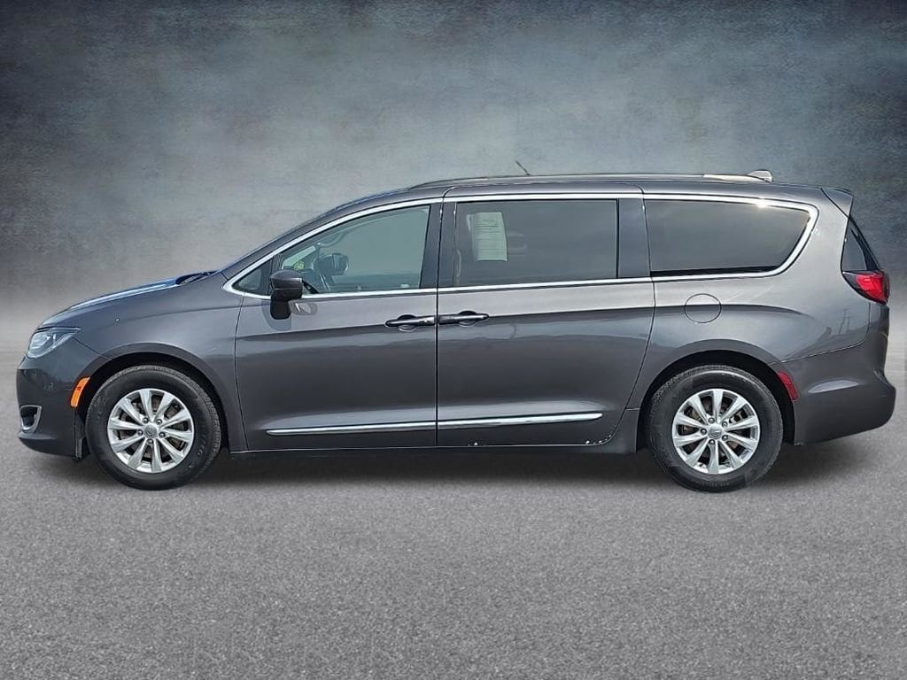 Used 2017 Chrysler Pacifica Touring-L with VIN 2C4RC1BG6HR565515 for sale in Lake City, MI