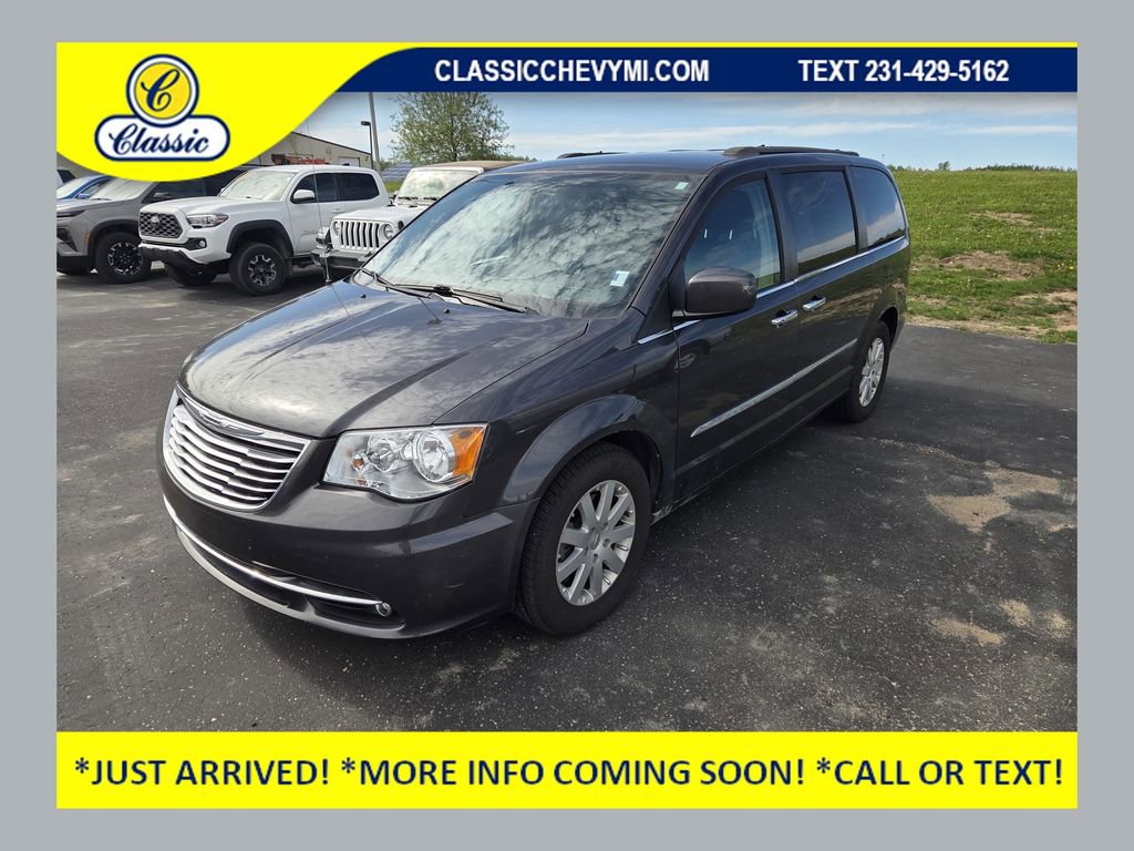 2016 Chrysler Town & Country Touring's photo