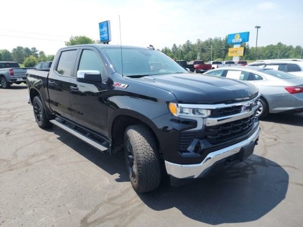 Used 2022 Chevrolet Silverado 1500 LT with VIN 1GCUDDET7NZ611422 for sale in Lake City, MI