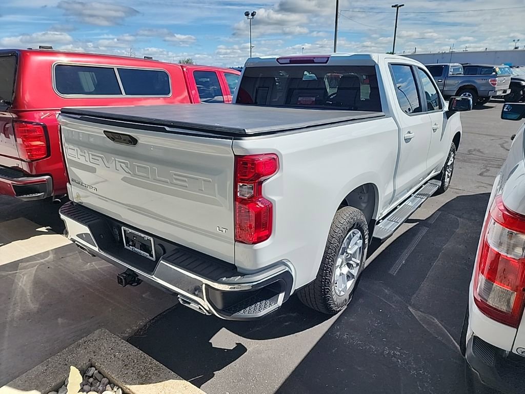 2023 Chevrolet Silverado 1500 LT photo 2