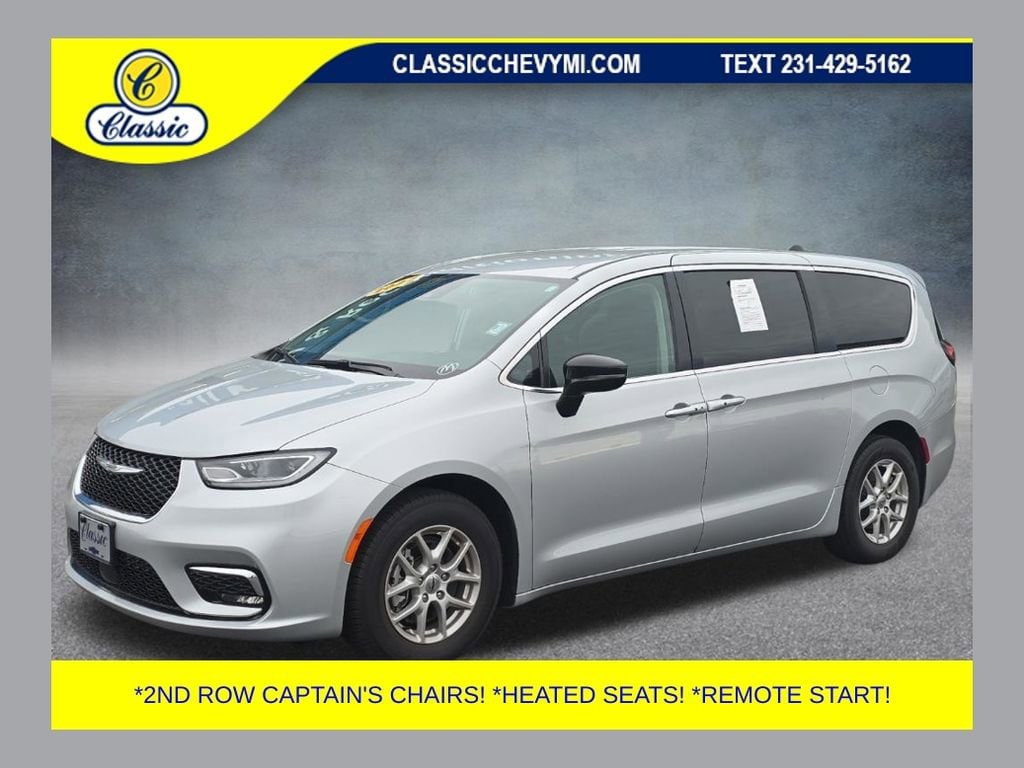 2024 Chrysler Pacifica Touring L's photo