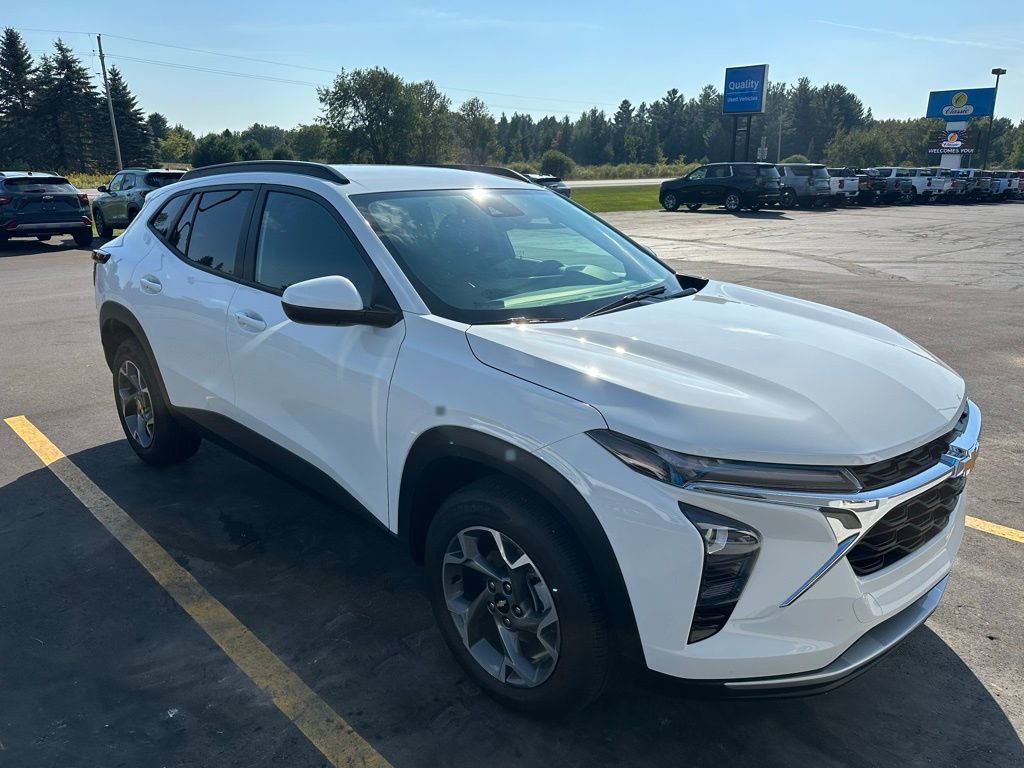 2024 Chevrolet Trax LT photo 3