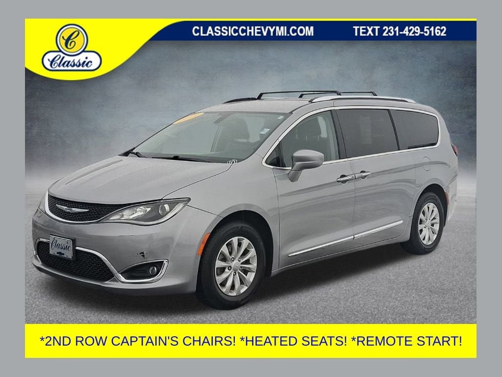 2019 Chrysler Pacifica Touring L's photo