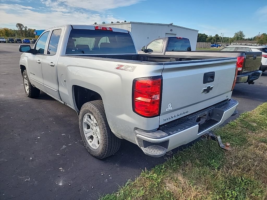 2017 Chevrolet Silverado 1500 LT photo 4