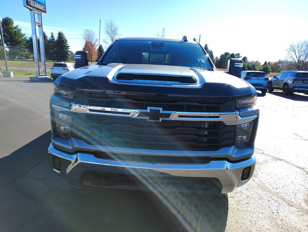 2024 Chevrolet Silverado 3500HD LT photo 3