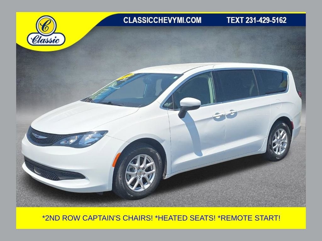 2023 Chrysler Voyager LX's photo
