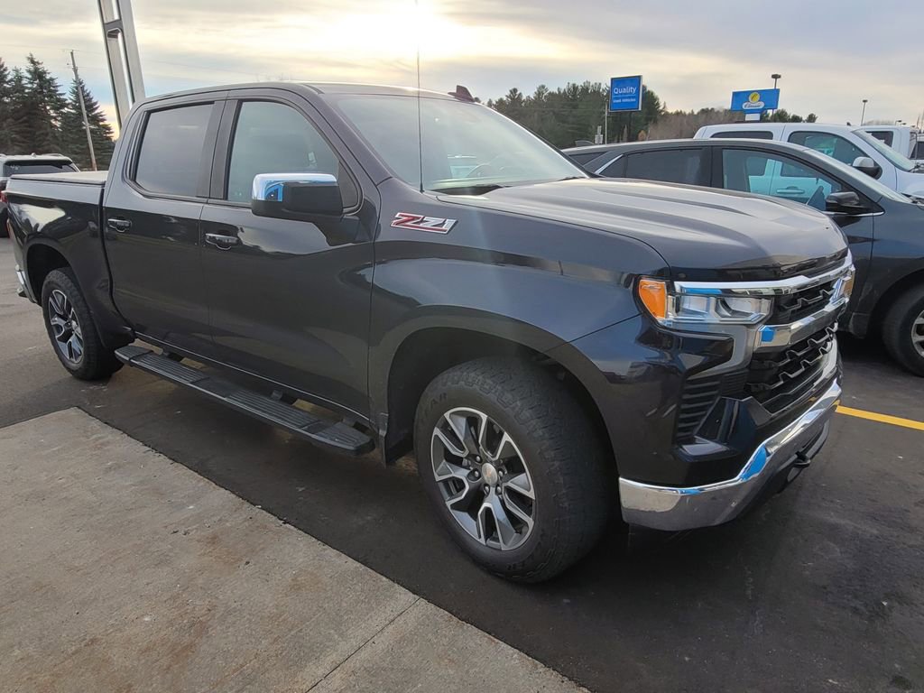 2022 Chevrolet Silverado 1500 LT photo 2
