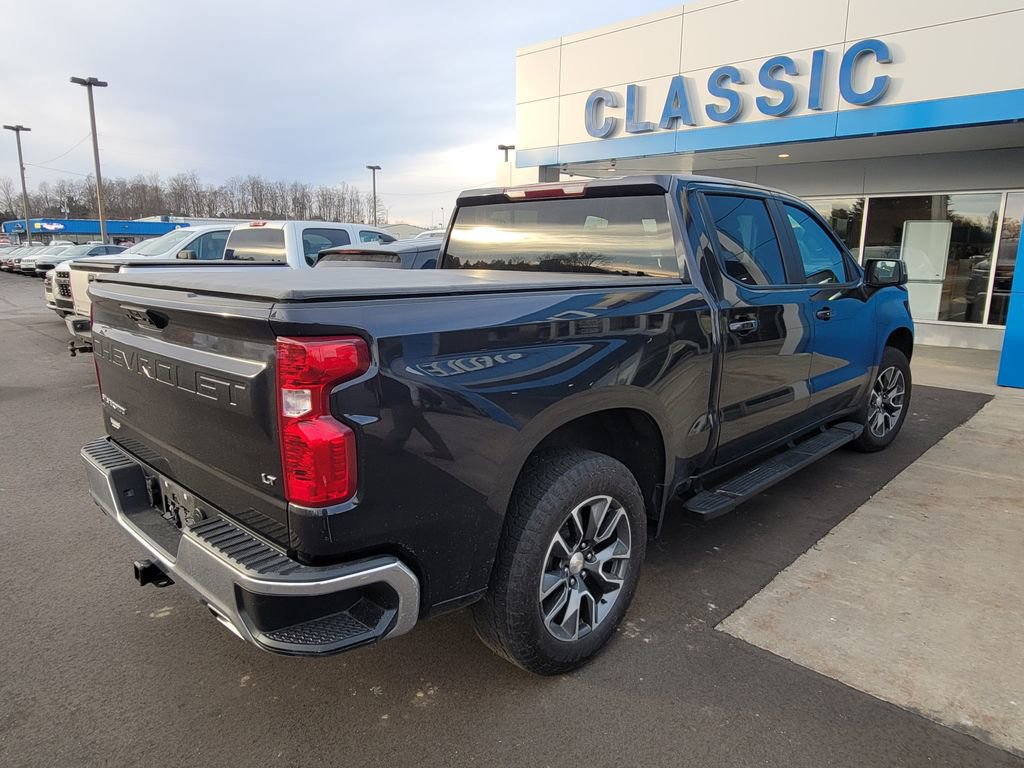 2022 Chevrolet Silverado 1500 LT photo 3