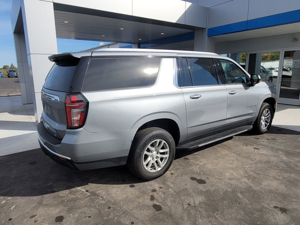 2023 Chevrolet Suburban LT photo 3