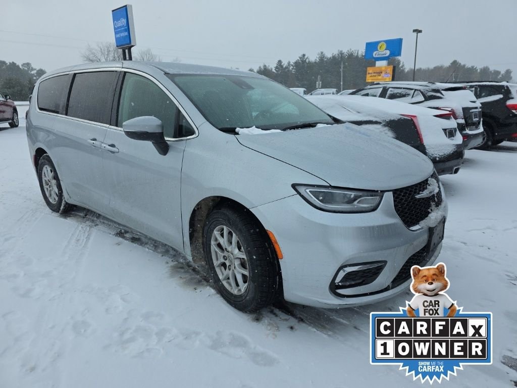 Used 2023 Chrysler Pacifica Touring L