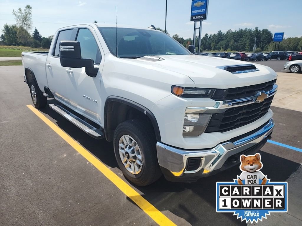 2024 Chevrolet Silverado 2500HD LT photo 2