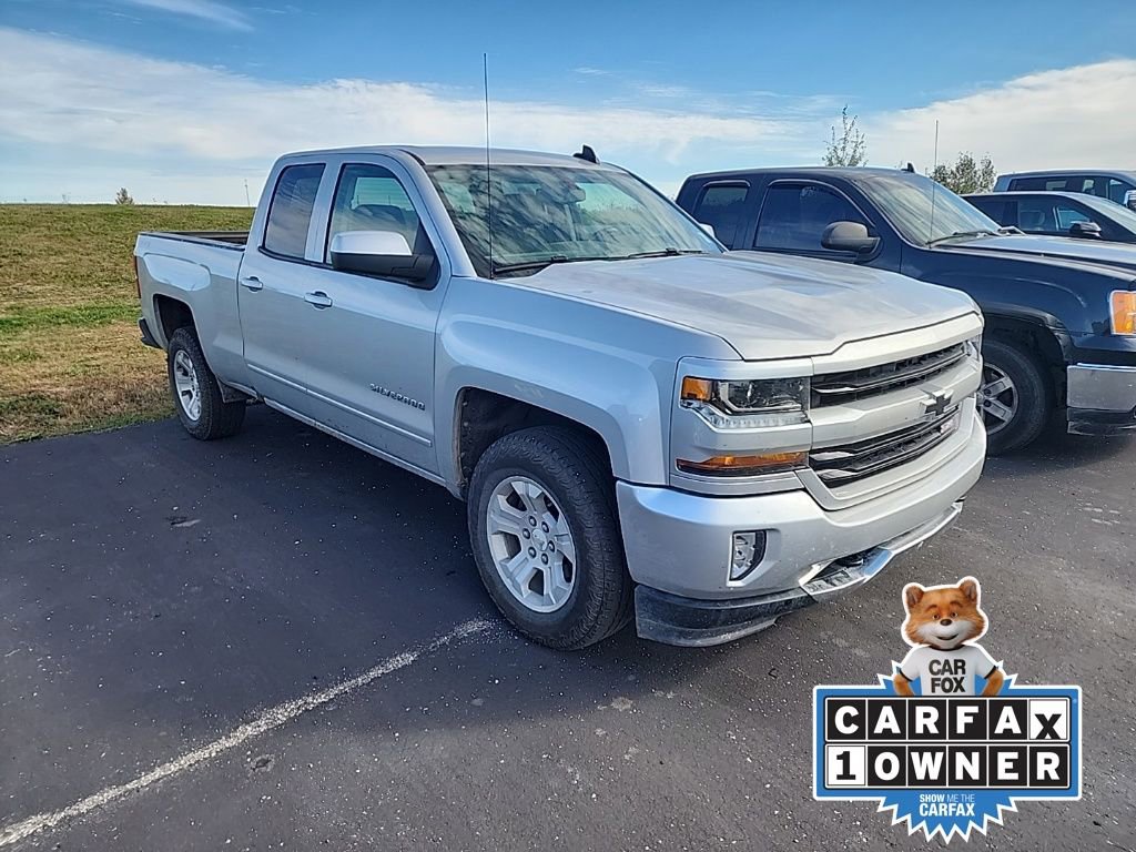 2017 Chevrolet Silverado 1500 LT photo 2