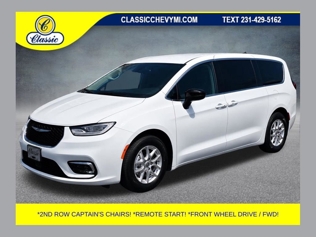 2024 Chrysler Pacifica Touring L's photo