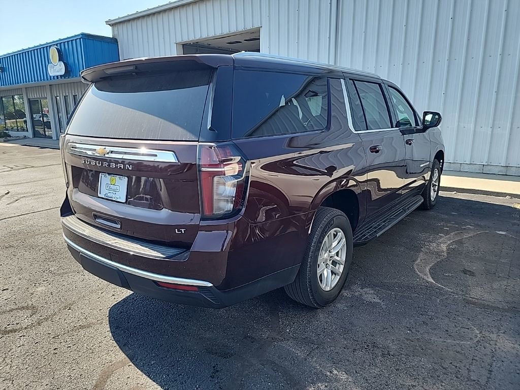 2023 Chevrolet Suburban LT photo 3