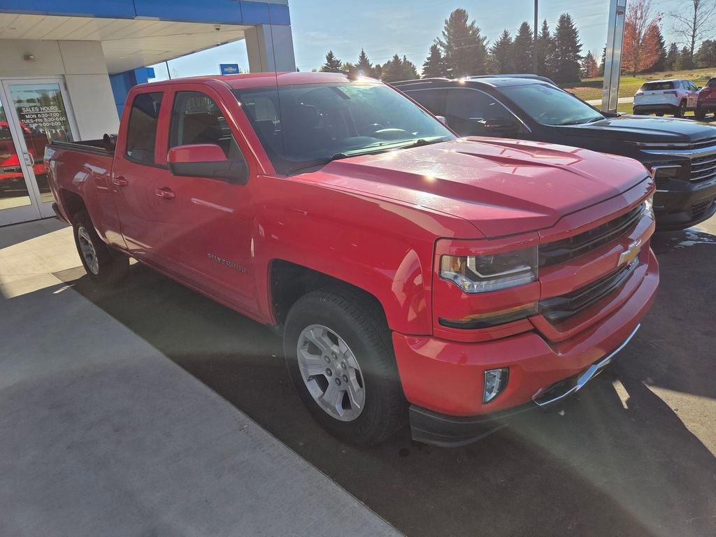 2018 Chevrolet Silverado 1500 LT photo 3