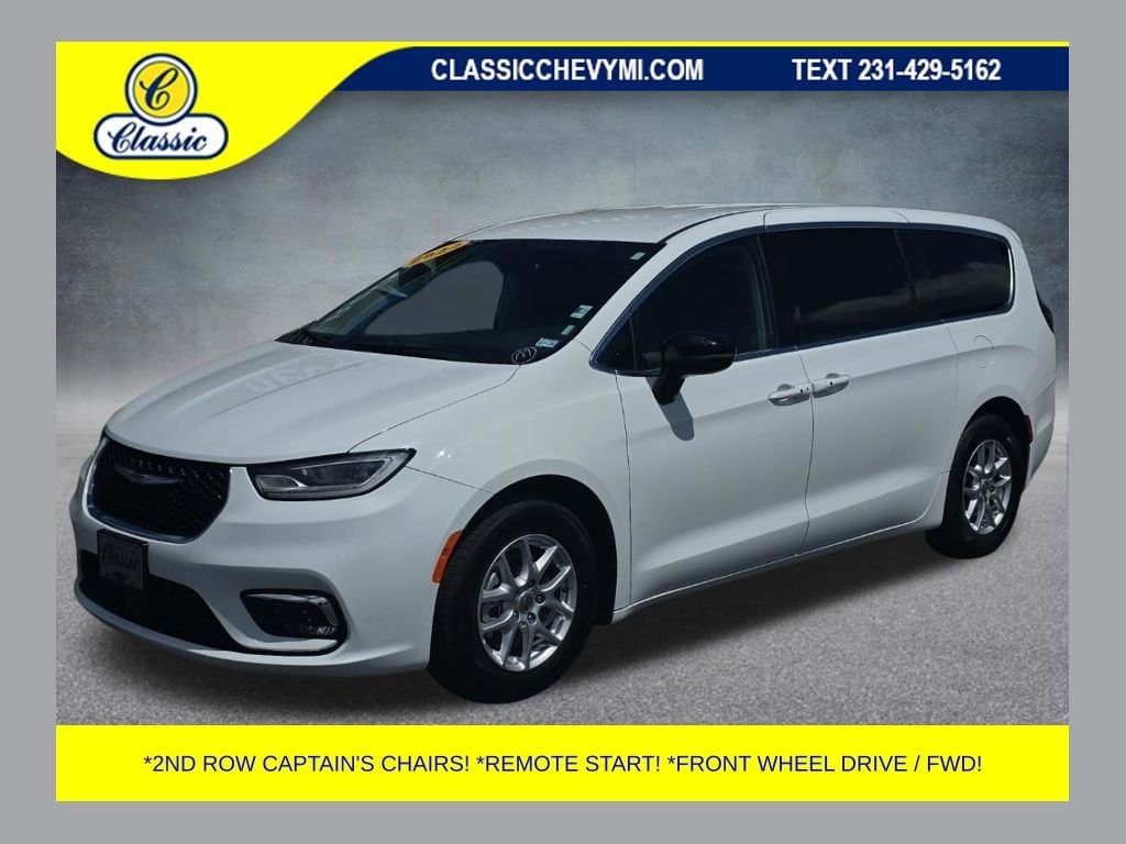 2024 Chrysler Pacifica Touring L's photo