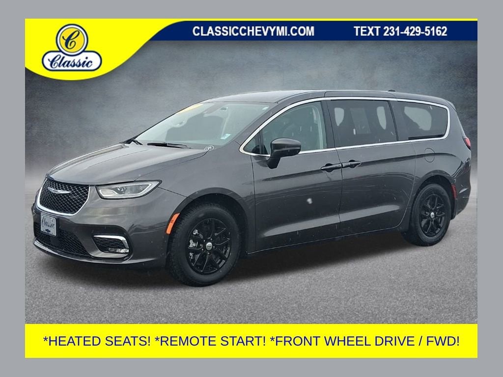2023 Chrysler Pacifica Touring L's photo