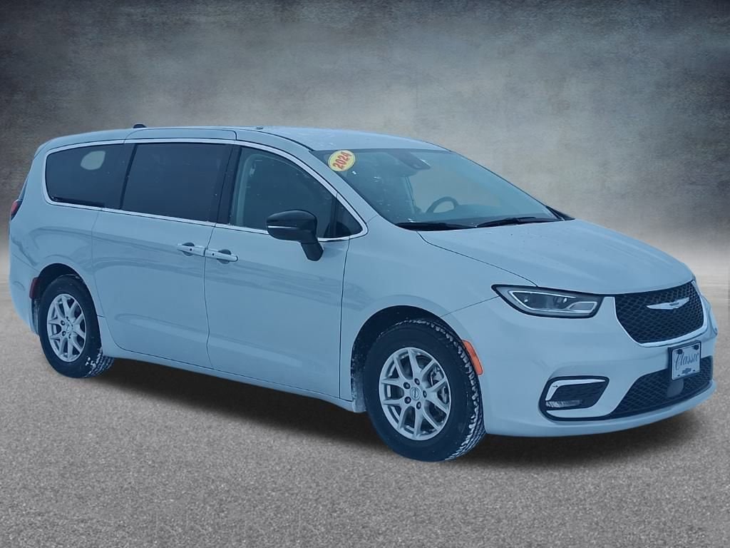 Used 2024 Chrysler Pacifica Touring L