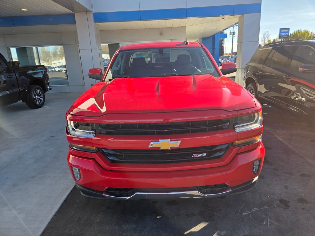 2018 Chevrolet Silverado 1500 LT photo 2