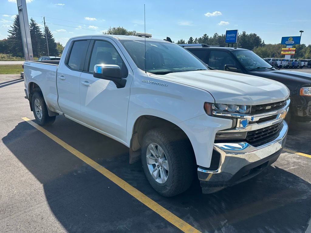 2021 Chevrolet Silverado 1500 LT photo 3