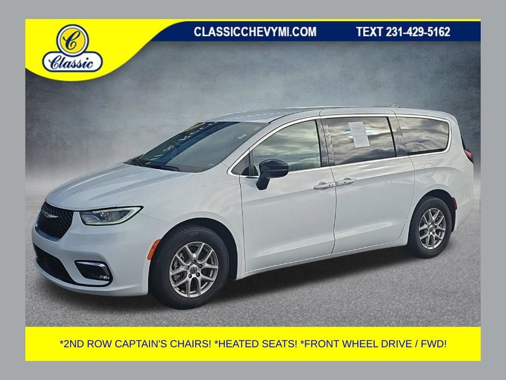 2024 Chrysler Pacifica Touring L's photo