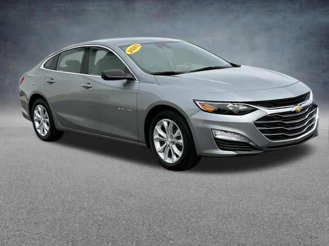 2023 Chevrolet Malibu 1LT photo 2