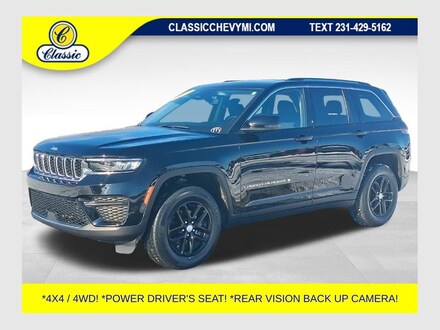2023 Jeep Grand Cherokee Laredo 4x4 SUV