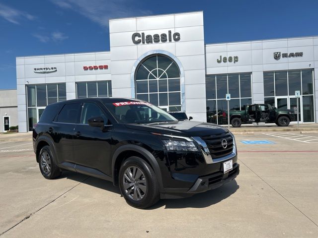 2025 Nissan Pathfinder S 2WD's photo
