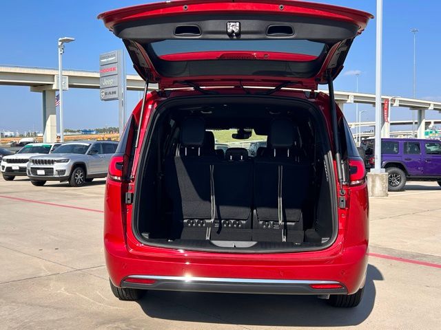 2026 Chrysler Pacifica Select - Photo 10