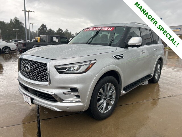 2021 Infiniti QX80 Luxe photo 3