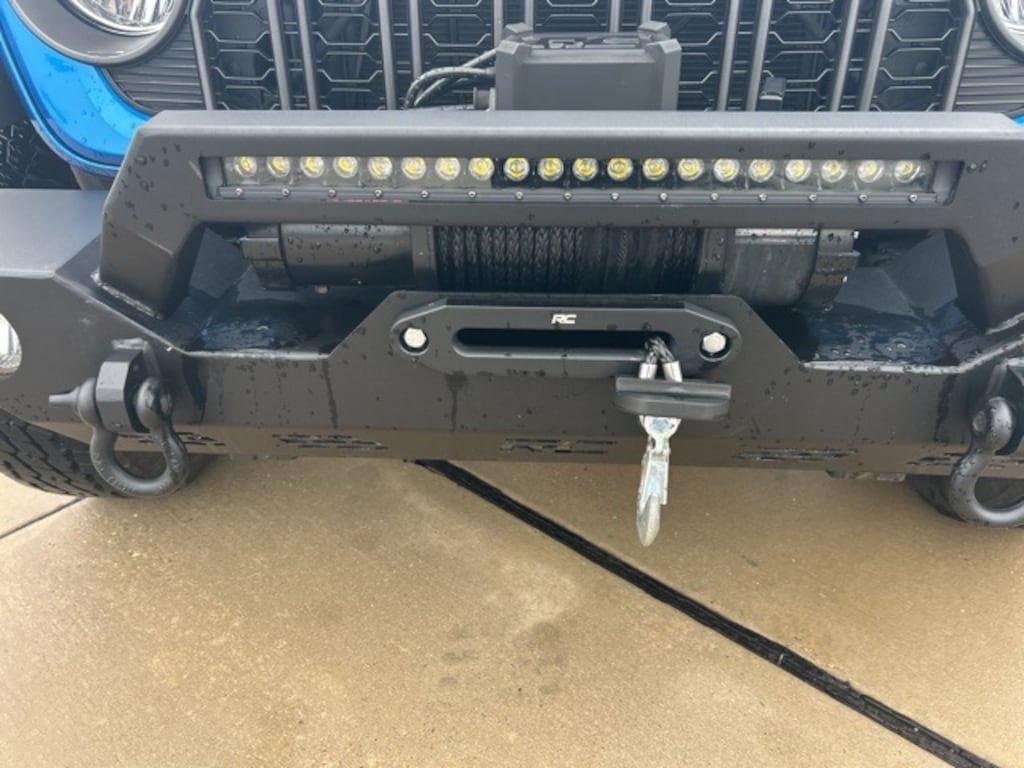 Used 2024 Jeep Gladiator Sport Truck Crew Cab