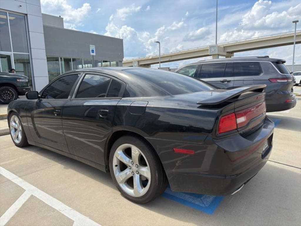 Used 2013 Dodge Charger SE Sedan