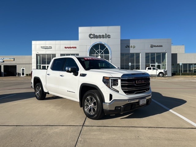 2025 GMC Sierra SLT's photo