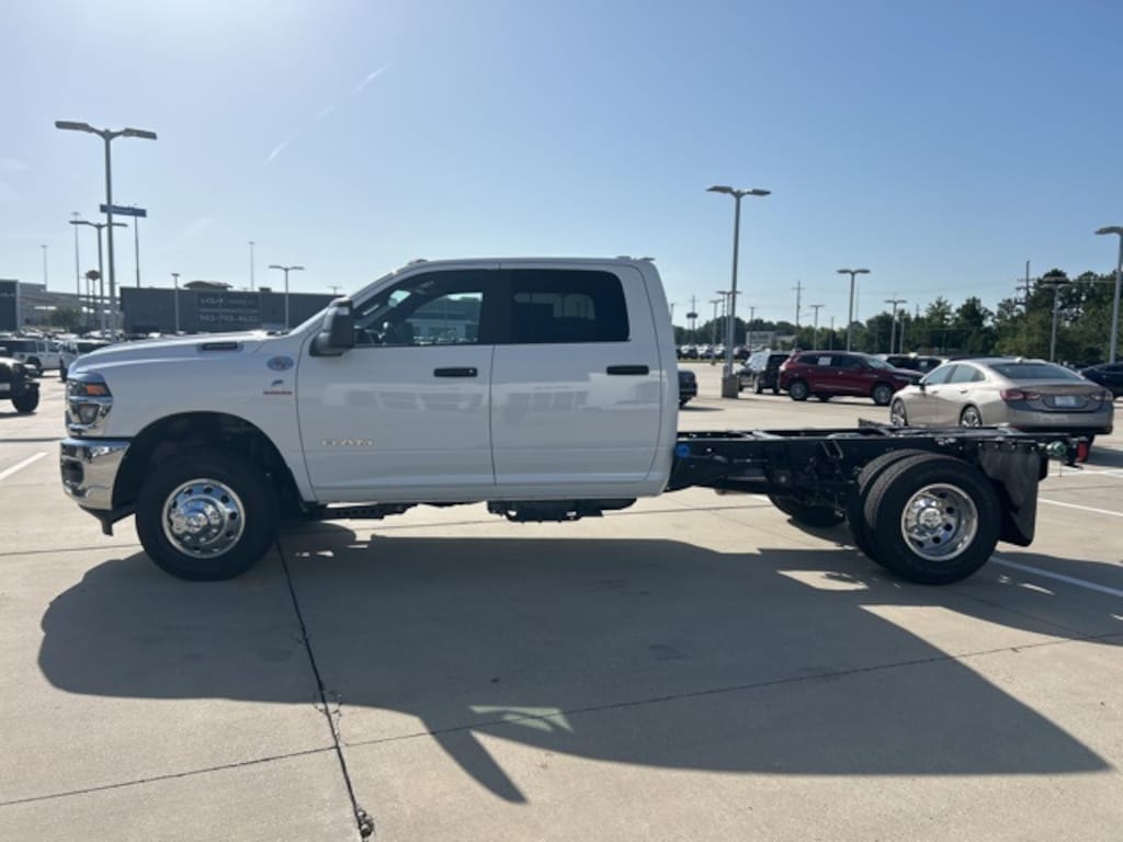 New 2025 Ram 3500 Chassis Cab 3500 BIG HORN CREW CAB CHASSIS 4X4 60' CA Pickup