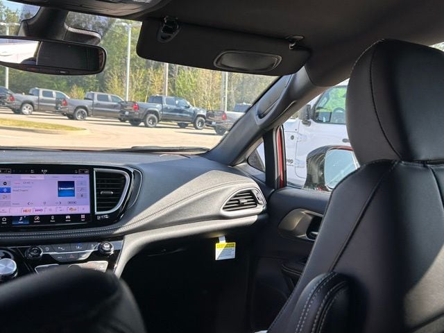 2026 Chrysler Pacifica Select - Photo 38