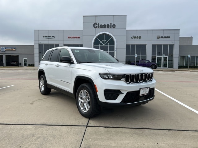 2025 Jeep Grand Cherokee Laredo's photo