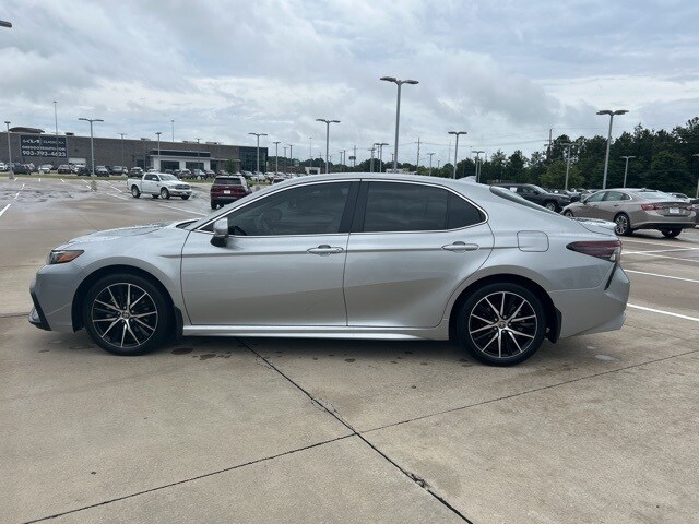 2024 Toyota Camry Hybrid SE photo 4