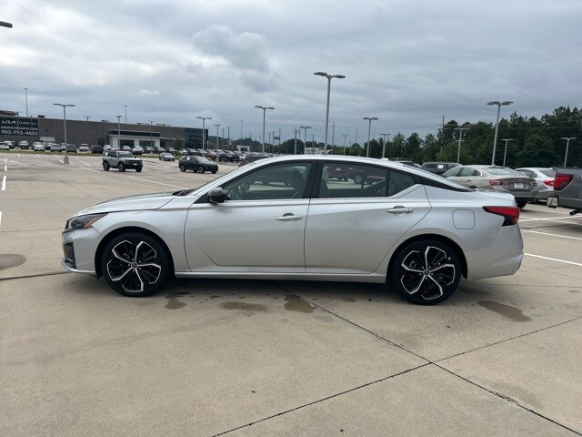 2023 Nissan Altima 2.5 SR photo 4