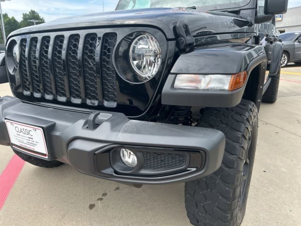 Used 2023 Jeep Gladiator Willys Truck Crew Cab