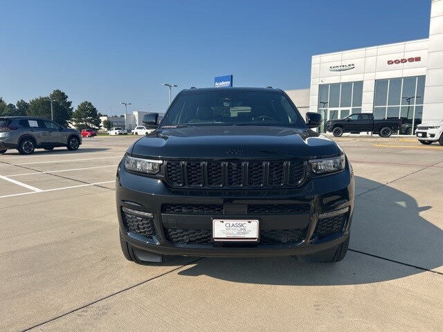 2025 Jeep Grand Cherokee Limited photo 2