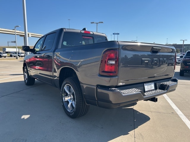 2026 RAM 1500 Express - Photo 6