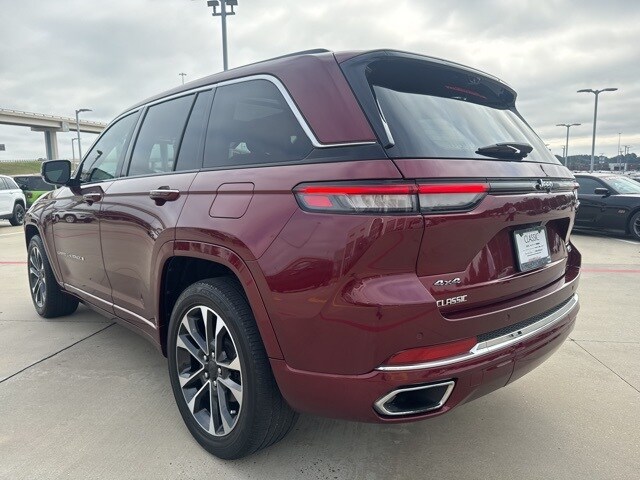 2022 Jeep Grand Cherokee Overland photo 2