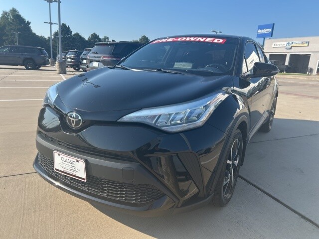 2022 Toyota C-HR XLE photo 3