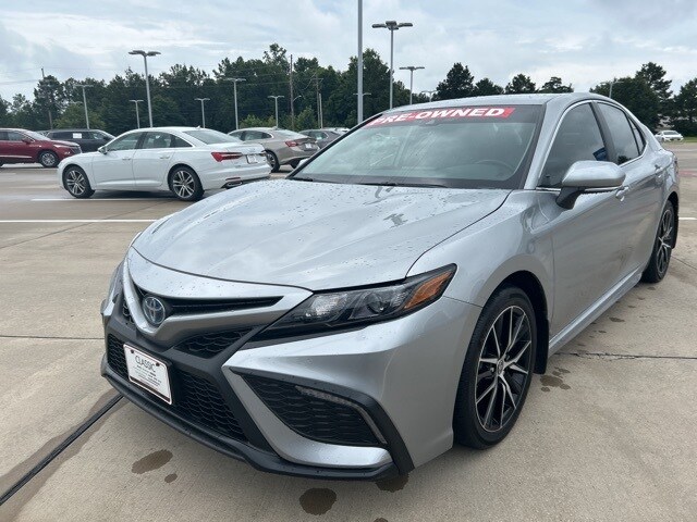 2024 Toyota Camry Hybrid SE photo 3