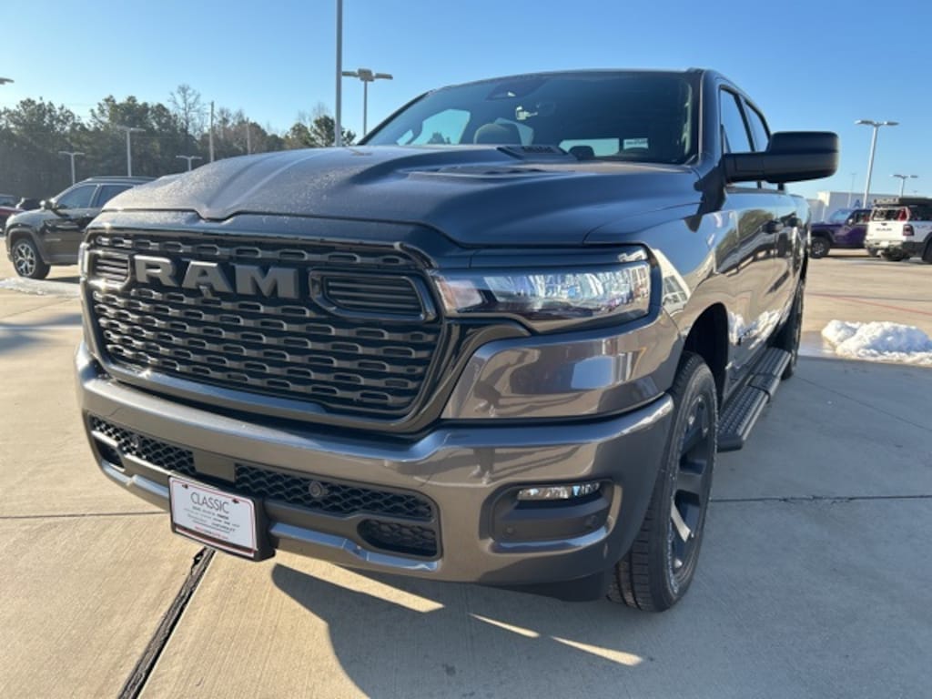 New 2026 Ram 1500 EXPRESS CREW CAB 4X4 5'7 BOX Pickup