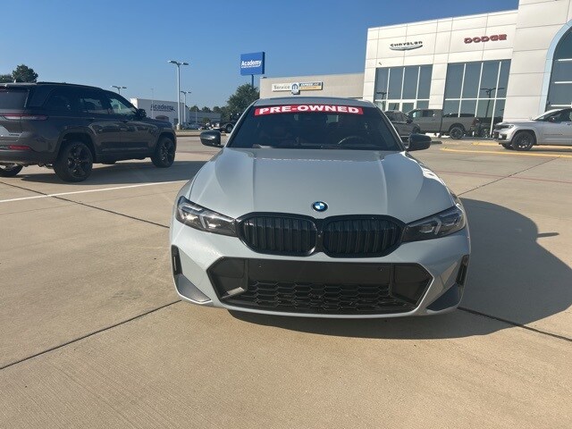 2023 Bmw 330i Sedan photo 2