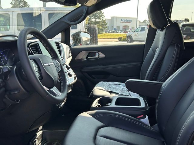 2026 Chrysler Pacifica Select - Photo 35