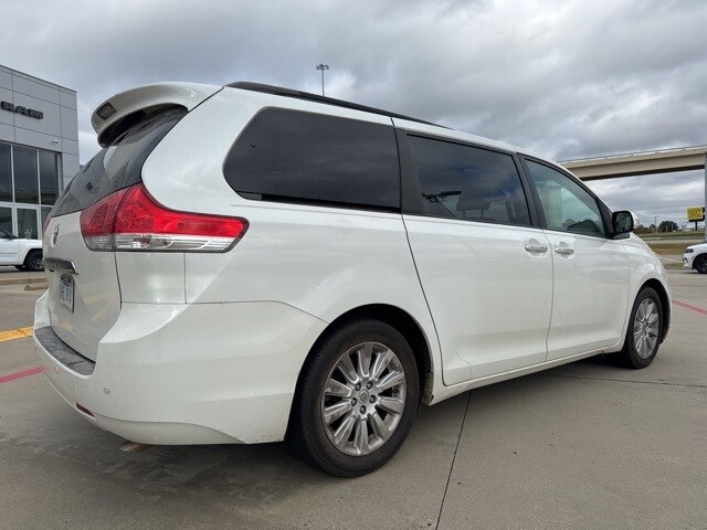 2013 Toyota Sienna Limited photo 3