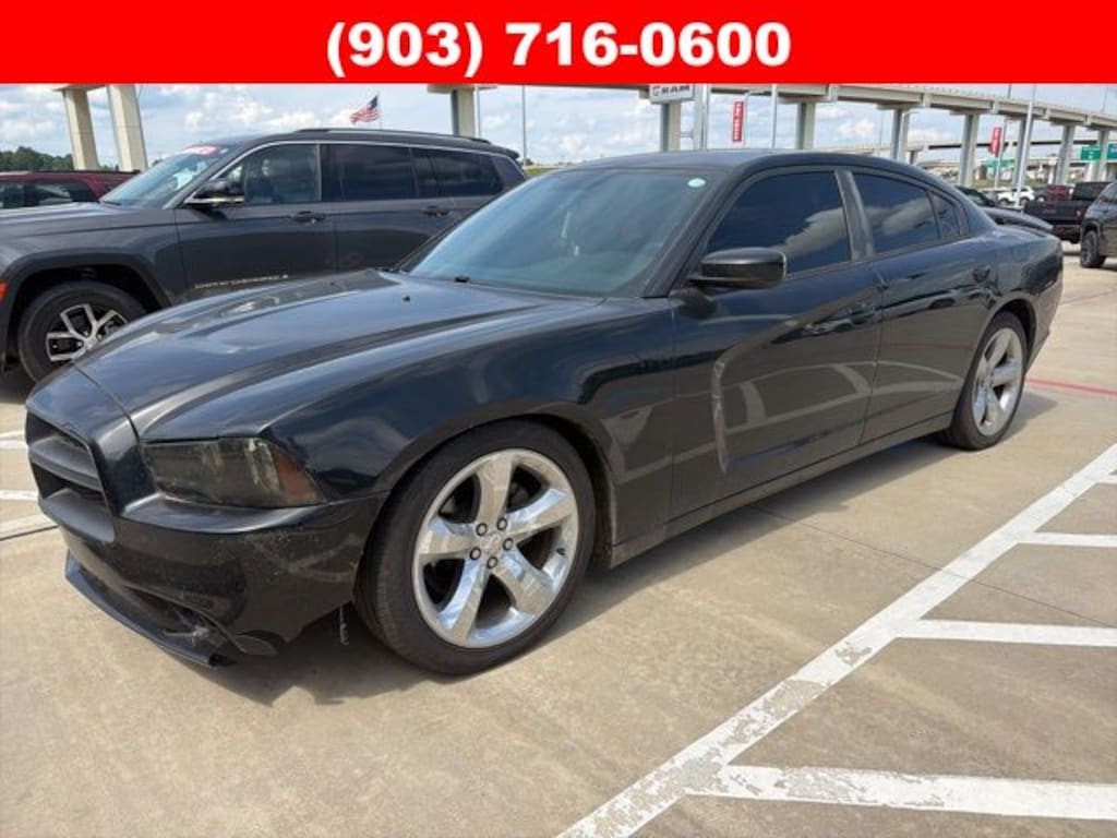 Used 2013 Dodge Charger SE Sedan
