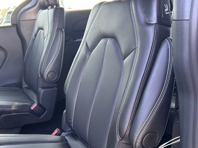 2026 Chrysler Pacifica Select - Photo 40